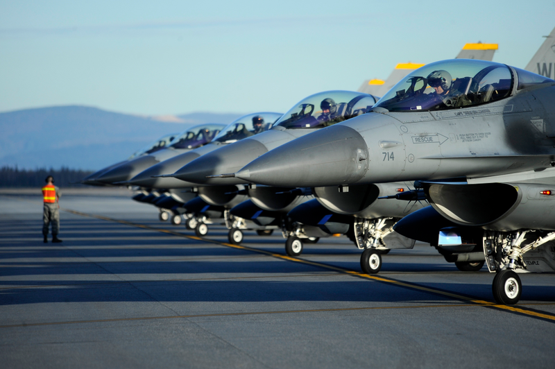 Illustration for article titled 50 Totally Stunning Combat Aircraft Photos Taken Around Alaska